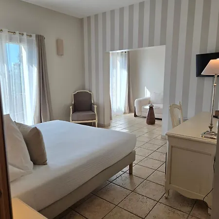 מלון Ceres - Boutique-hotel & - Elegance En Terre D'uzes 3*