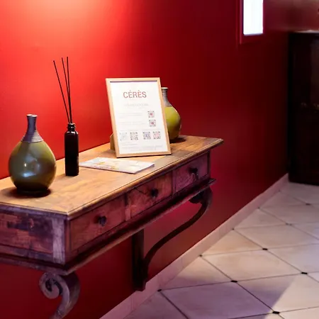 Ceres - Boutique-hotel & - Elegance En Terre D'uzes 3* 생-쿠앵탕-라-포테리