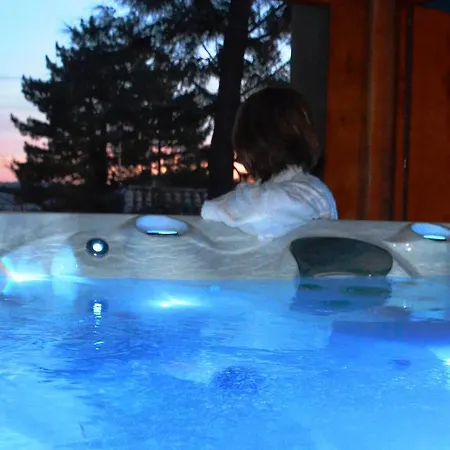 Hotel Restaurant Le Clos De Pradines 3*